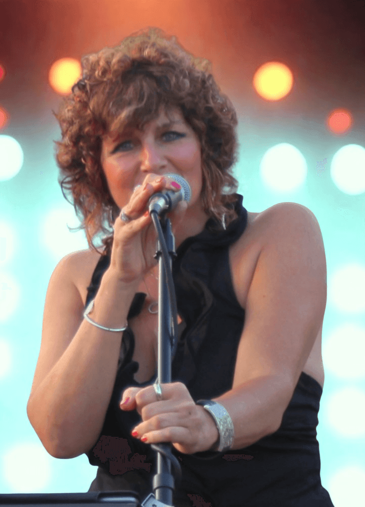 Joanne Rodgers (Vocals) Jo